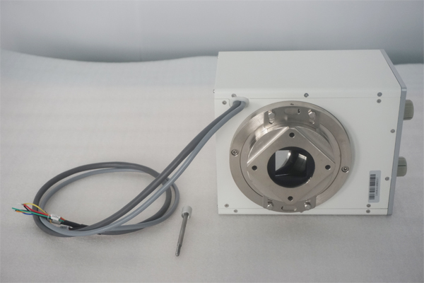 What are the advantages and features of the manual x ray collimator type